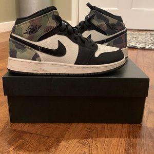 air jordan 1 mid se (gs) - light bone/ black (camo)